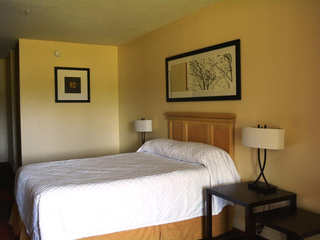 Crystal Cove Riverfront Resort Palatka Oda fotoğraf
